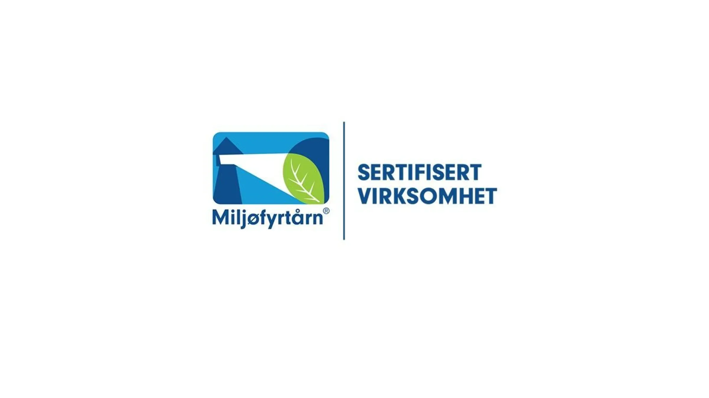 Miljøfyrtårn logo sammen med teksten 'Sertifisert virksomhet' på hvit bakgrunn.