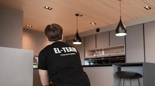 Innside med lys ved hus på bryne med elektroleveranse fra EL-TEAM.