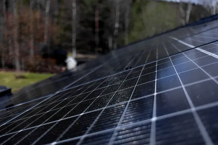 Solceller på tak privatbolig utført av Eltera.