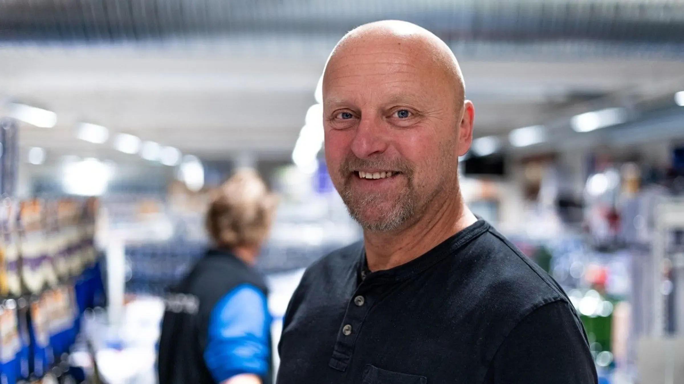 Profilbilde av mann som smiler