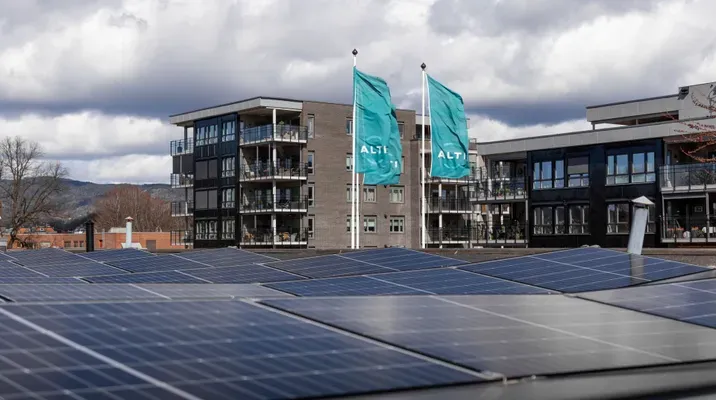 Solcellepaneler på Lietorvet kjøpesenter.
