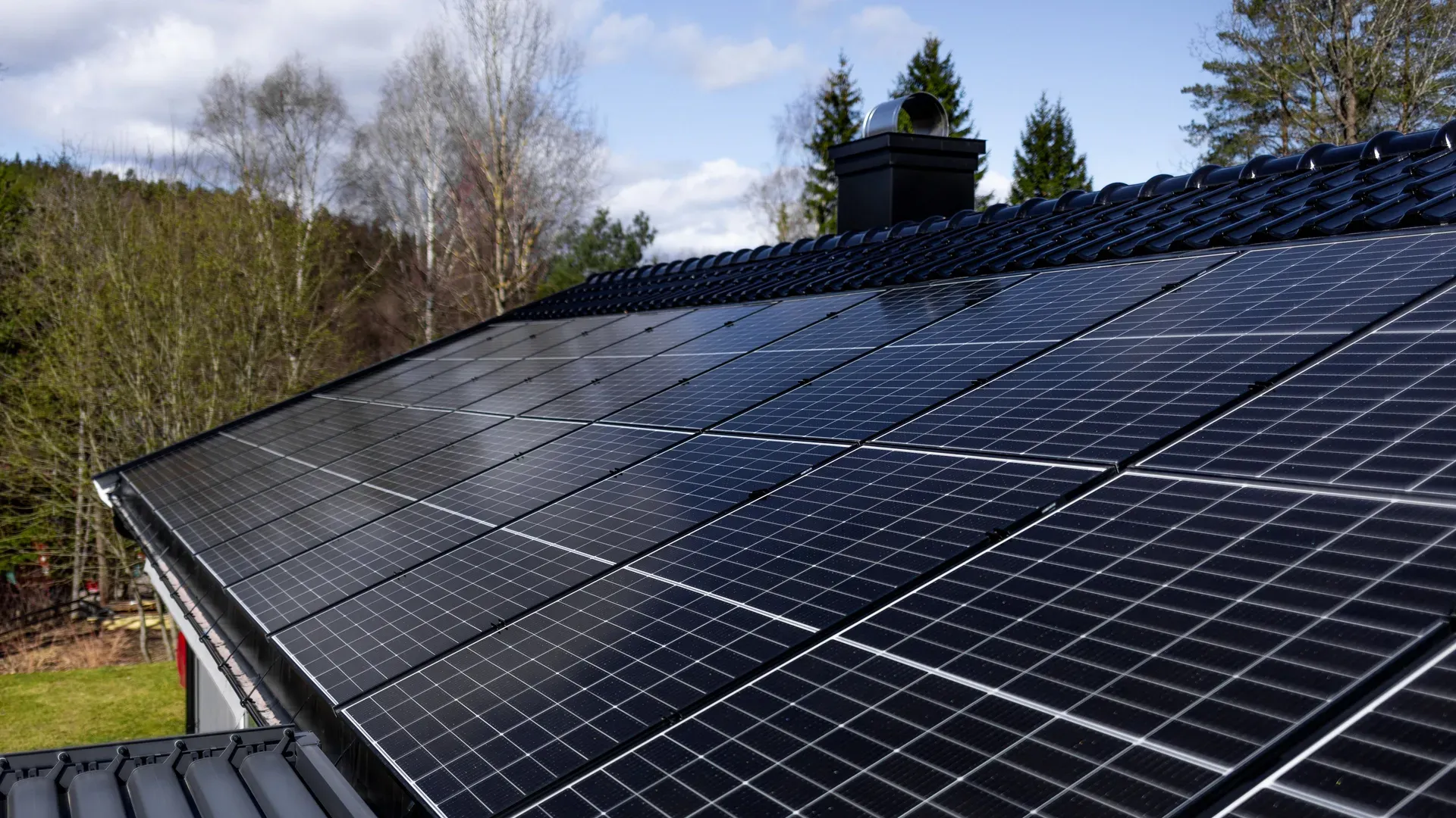 Solceller på tak privatbolig utført av ElteraGruppen.