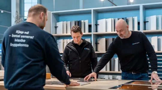 Arbeid med belysningsplaner fra Valdres Installasjon hos Maxbo Hvam.