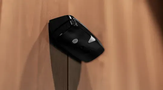 Hytte mørkt interiør sort komfyrvakt