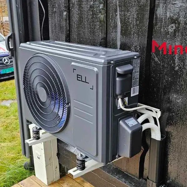 varmepumpe mørk utedel 