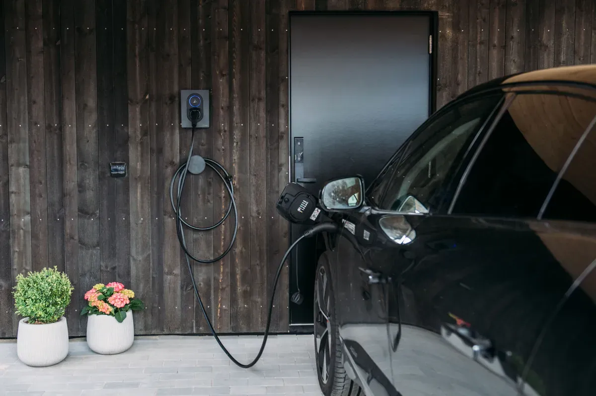 zaptec go på husvegg