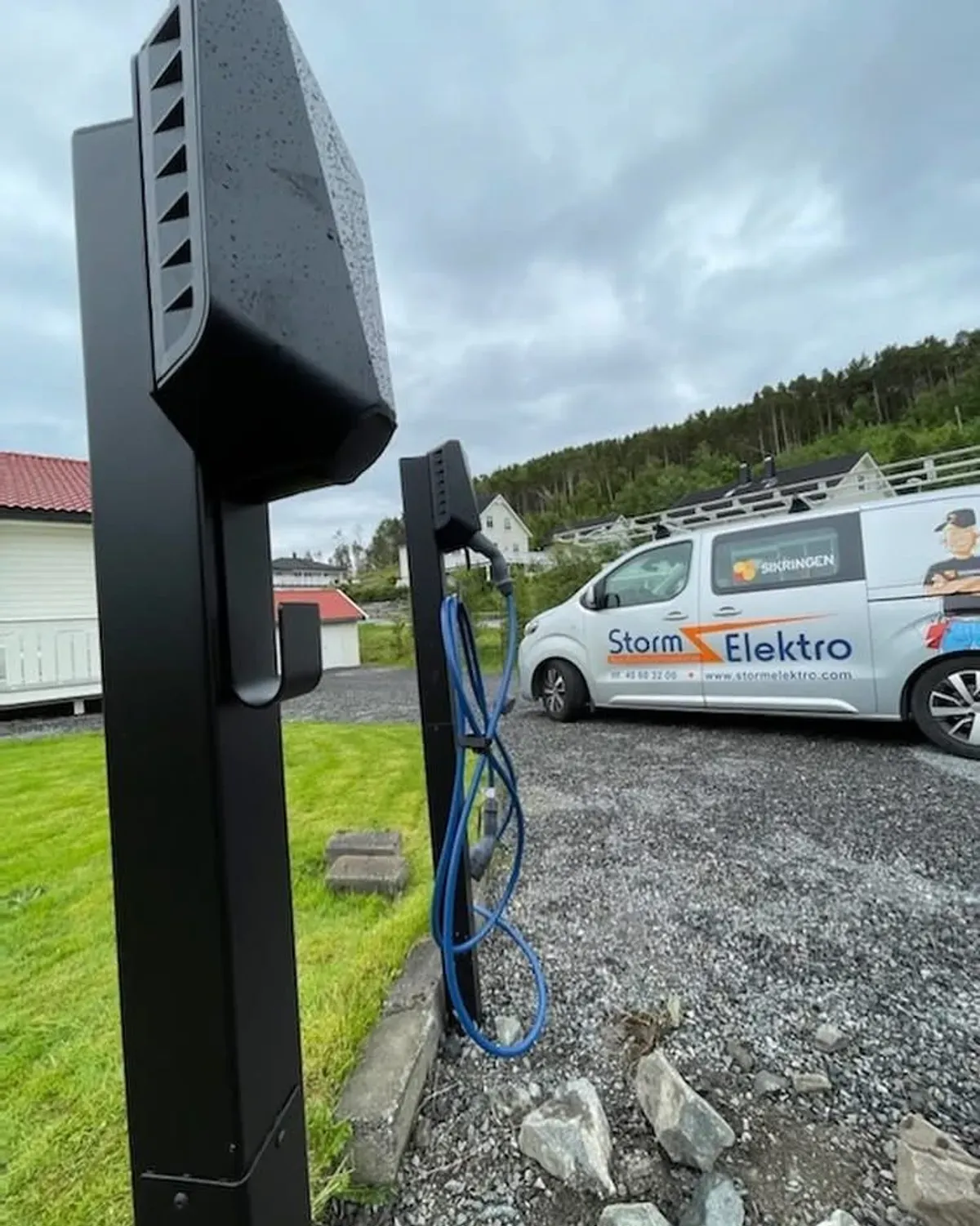 Elbillader utenfor Storm Elektro Vest