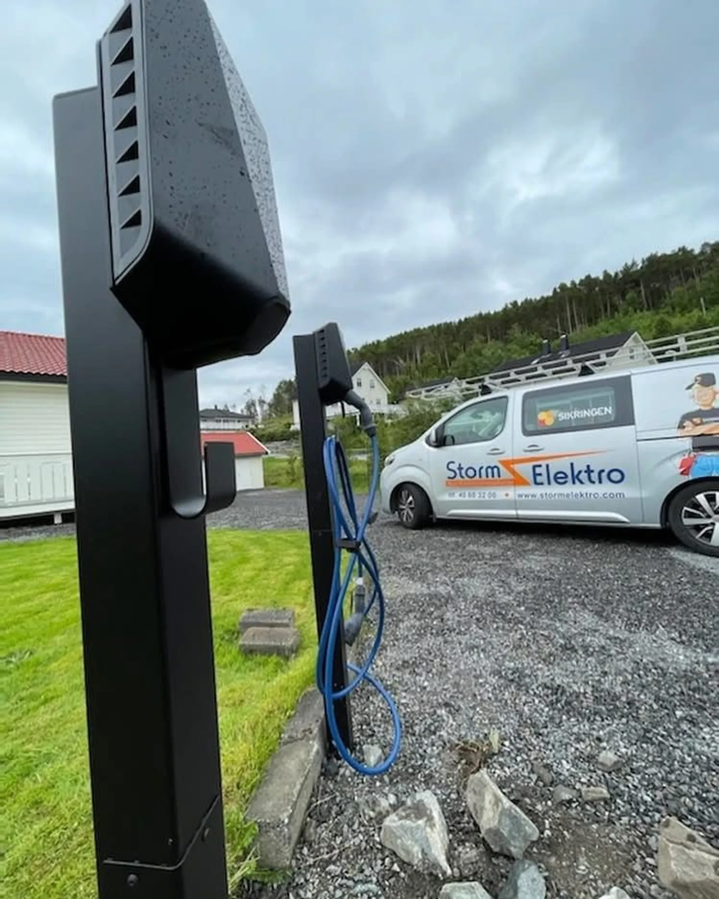 Elbillader utenfor Storm Elektro Vest