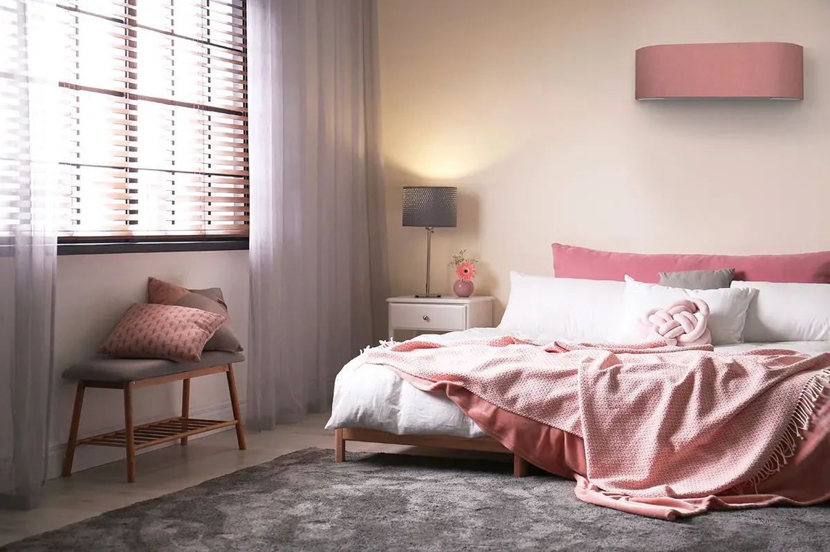 soverom med rosa varmepumpe