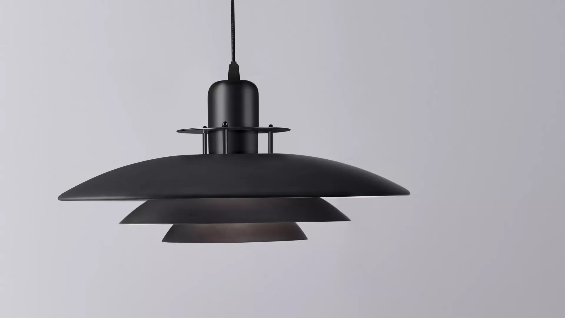 en taklampe over et spisebord