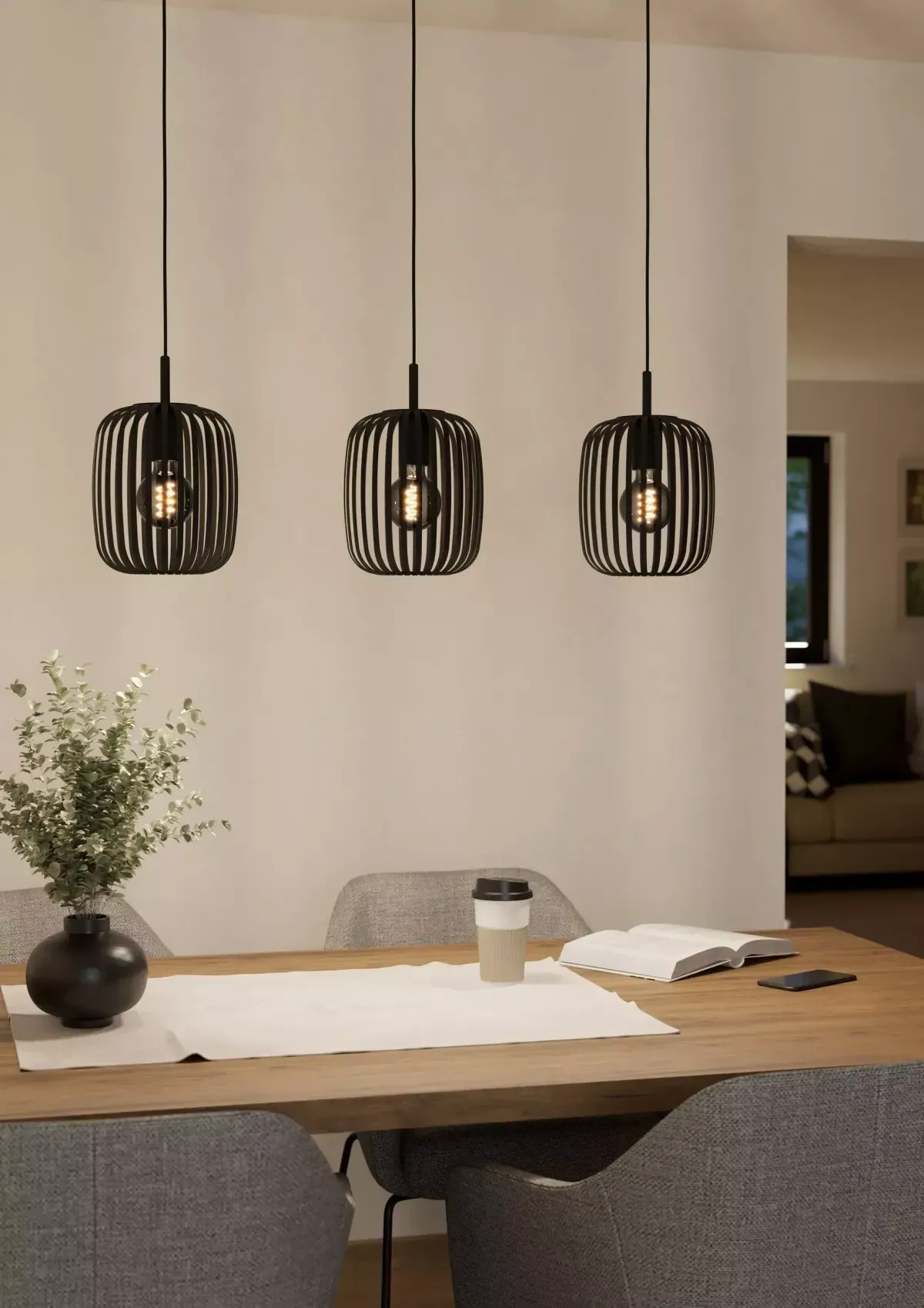 tre taklamper over et bord