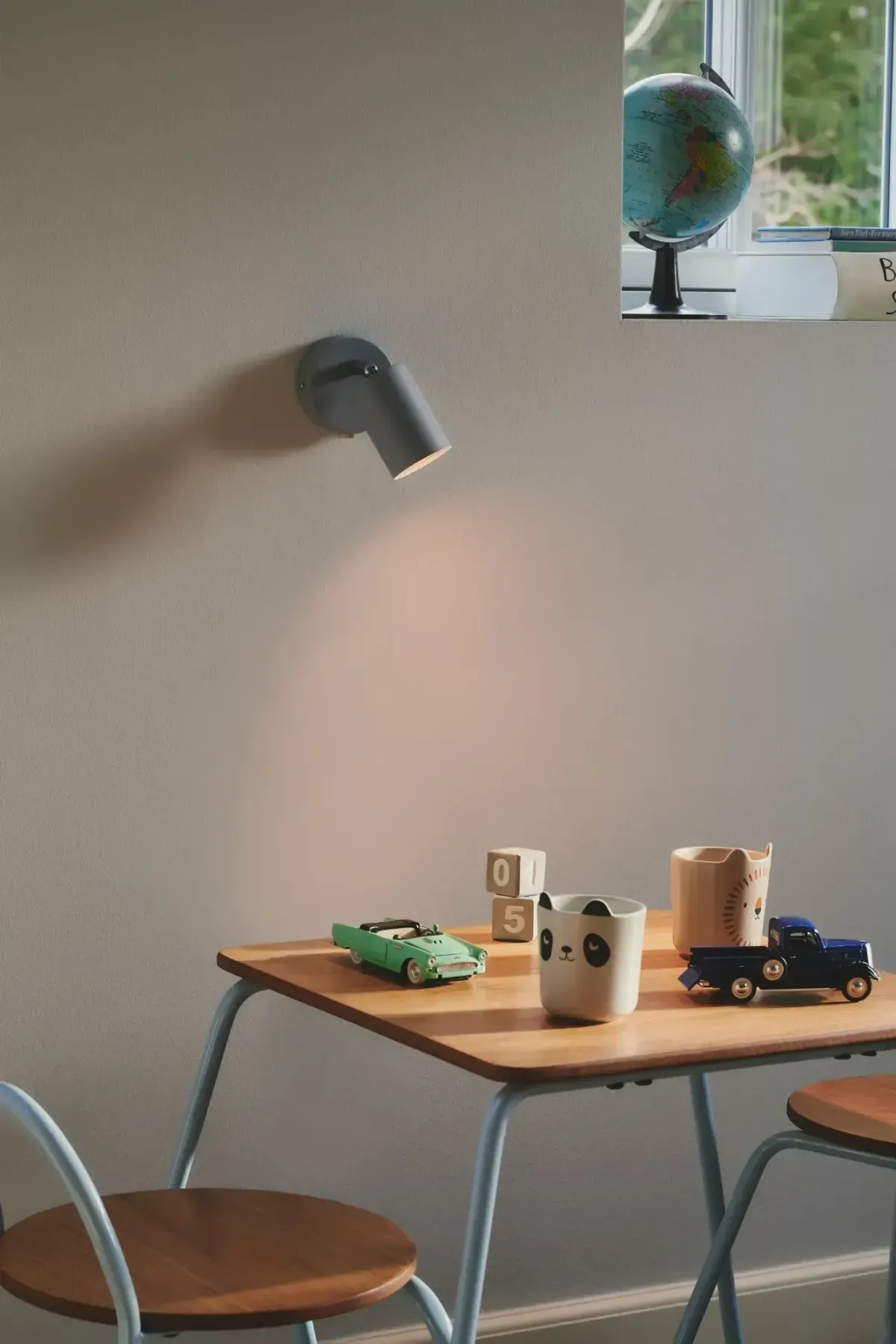barnerom med vegglampe