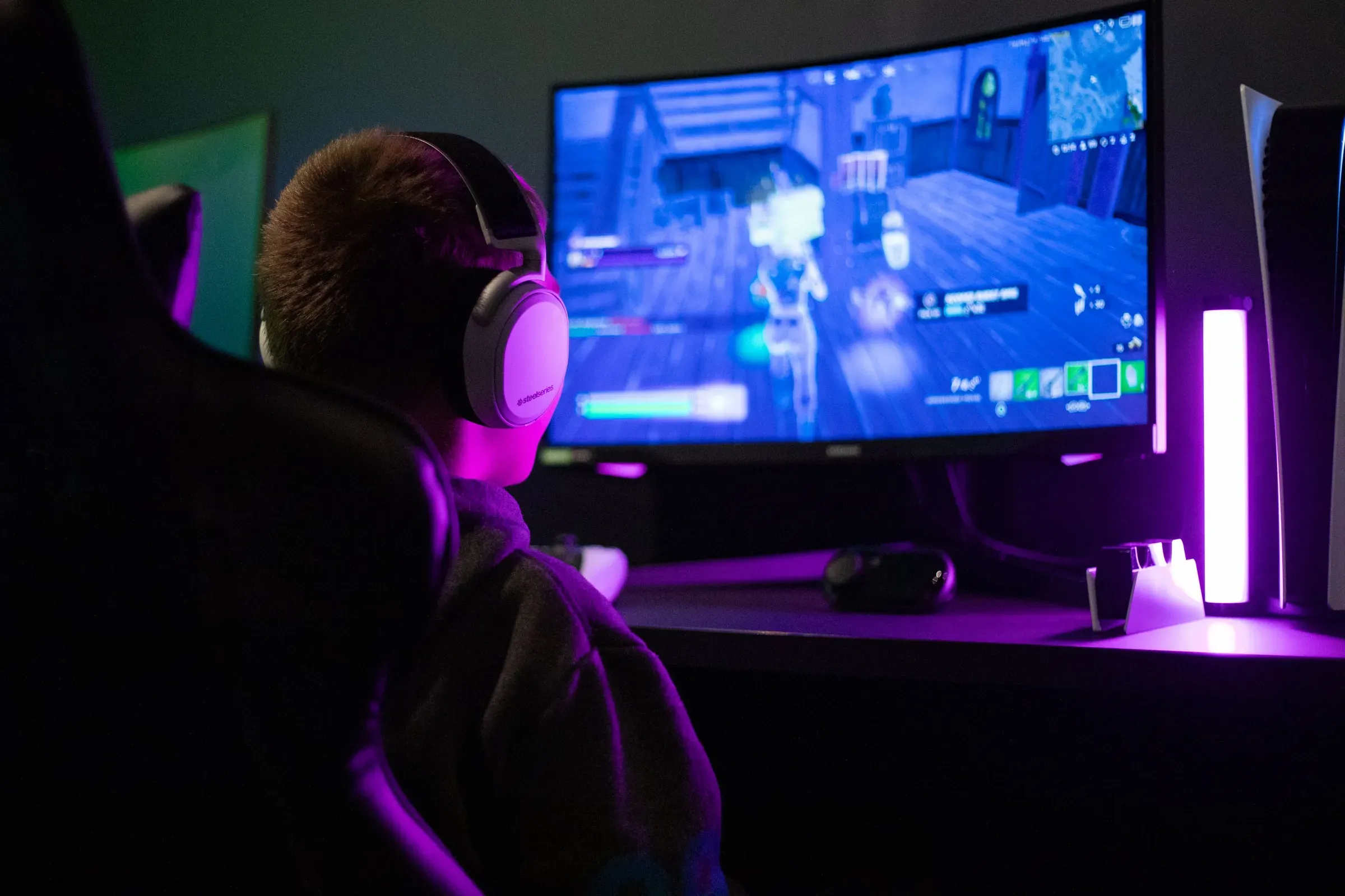 en person som spiller dataspill