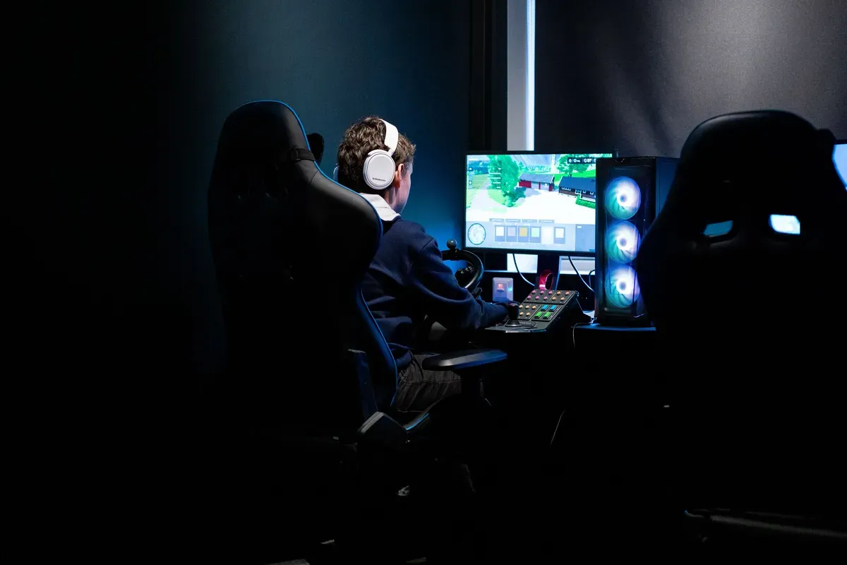en person som spiller dataspill